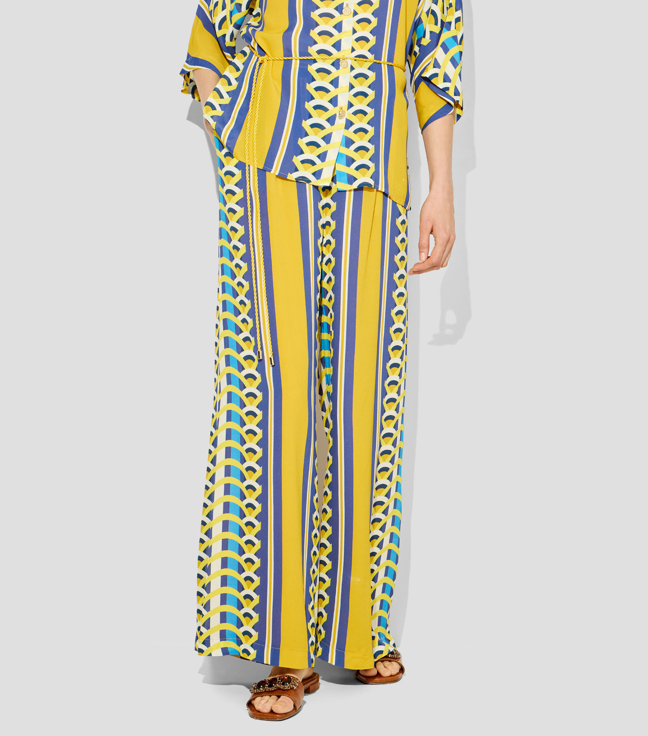 Pantalón acampanado casual Mujer